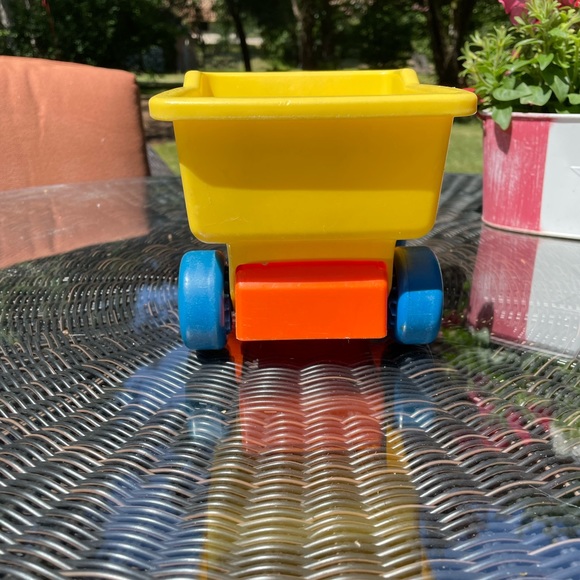 1980’s Little Tikes Toddle Tots Dump Truck with Original Construction Workers - Picture 7 of 12